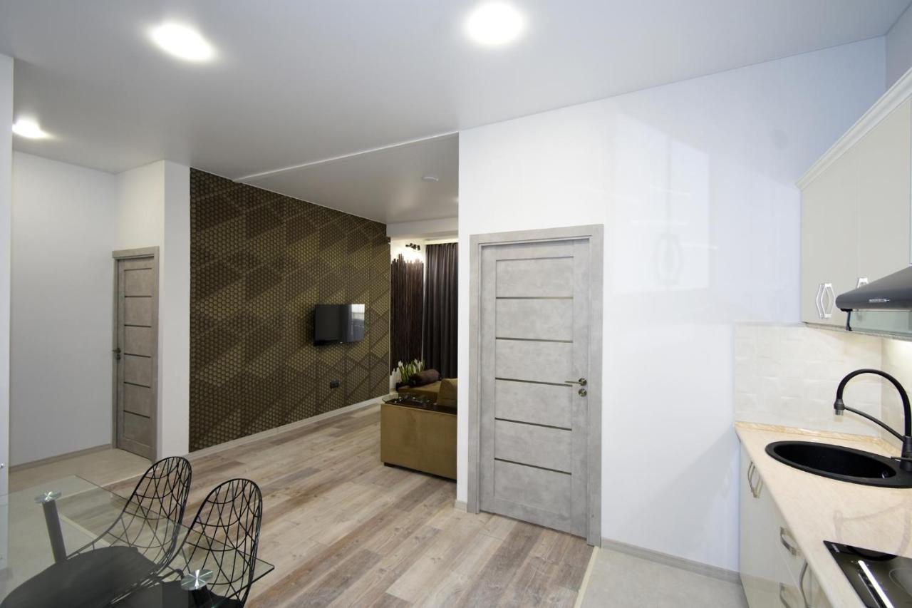 New In Center Apartment *