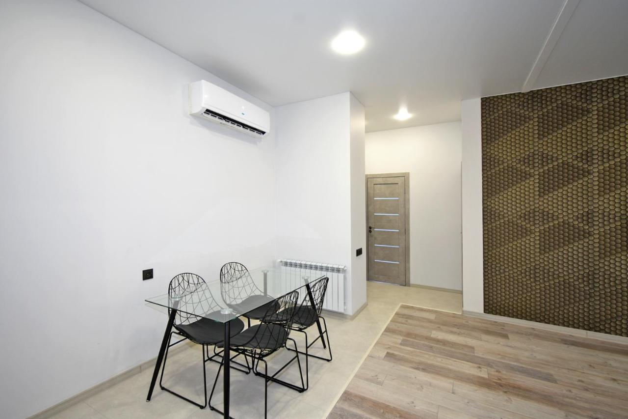 New In Center Apartment *